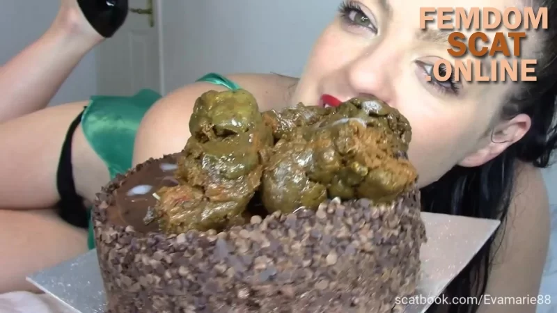 Futa shits on cake with evamarie88 [shit scat poop shitting]