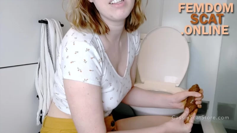 CassieScat – Hiding DESPERATE Poop from Plumber [women pooping xxx porn videos]