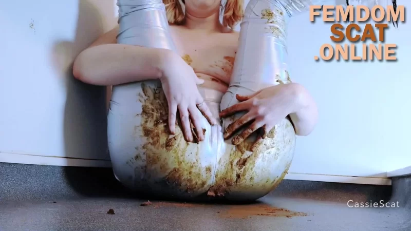 CassieScat – Shiny Disco Leggings Get Filled+Smeared by Cassie