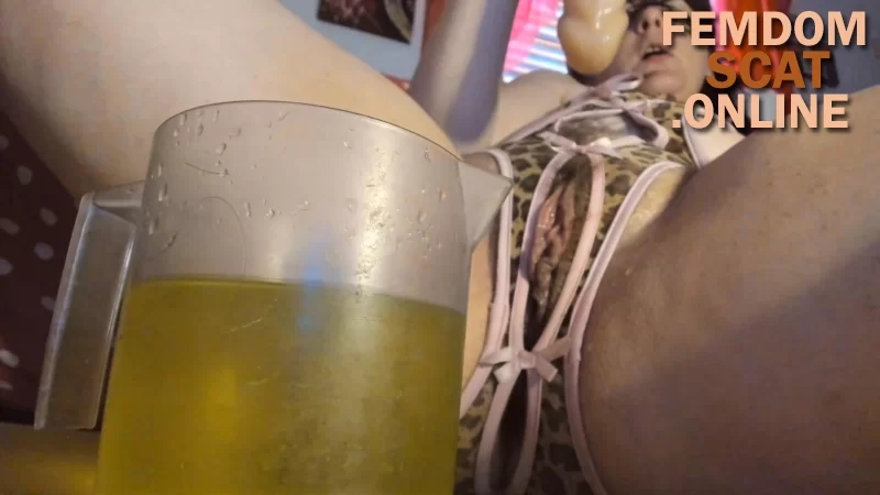 Nicolettaxxx – 500 ml of golden pee