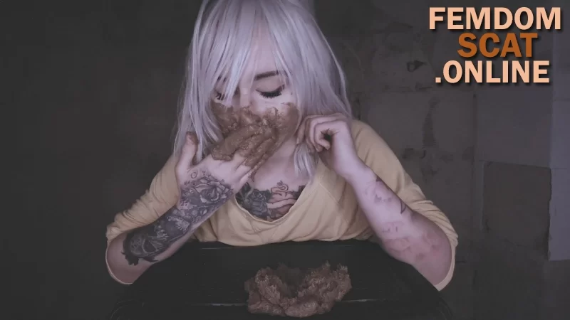 DirtyBetty – This ghoul dives into her stinky shit!