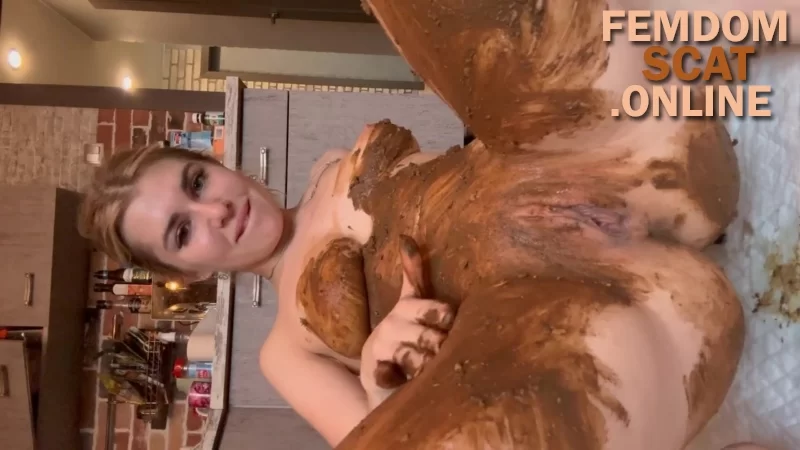 Misty Phoenix – Pooping and extreme smearing