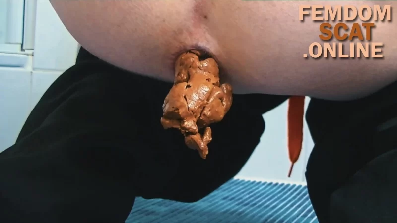 MiaRoxxx – 201  BIG morning closeup turd!