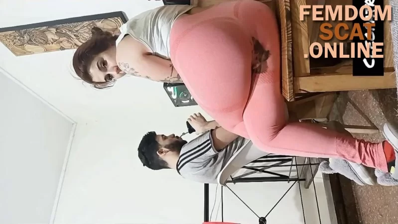 CleopatraX19 – I shit but he doesn't know