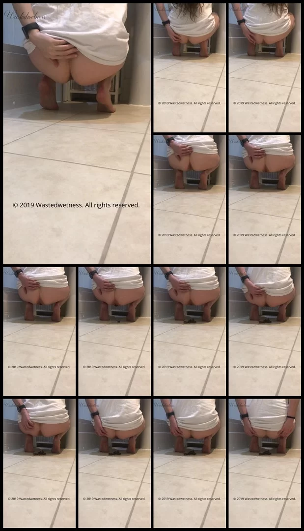 wastedwetness – Shitting and pissing on the floor solo