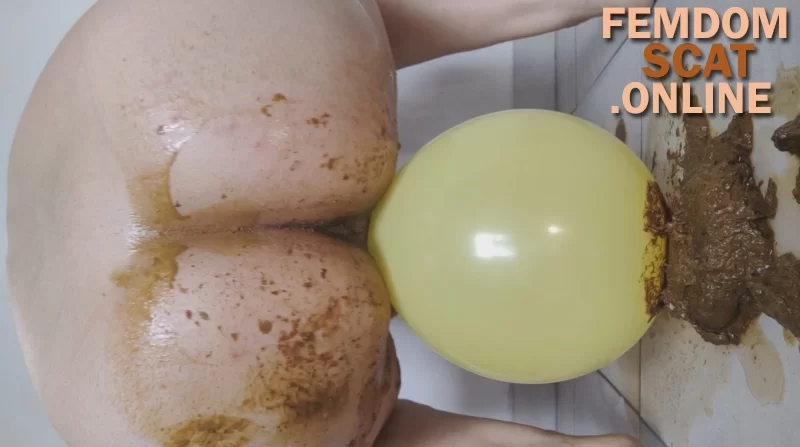 Amy dirty00 – Masturbating with a balloon with shit in it!