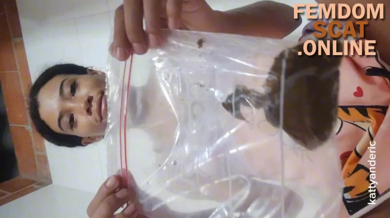 LittleKattyScat(KattyndEric) – Saving 4 loads of poo to smear on my body